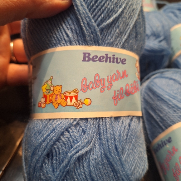 Bundle of 6 skeins, vintage,  NOS, Beehive Blue yarn - Picture 3 of 5